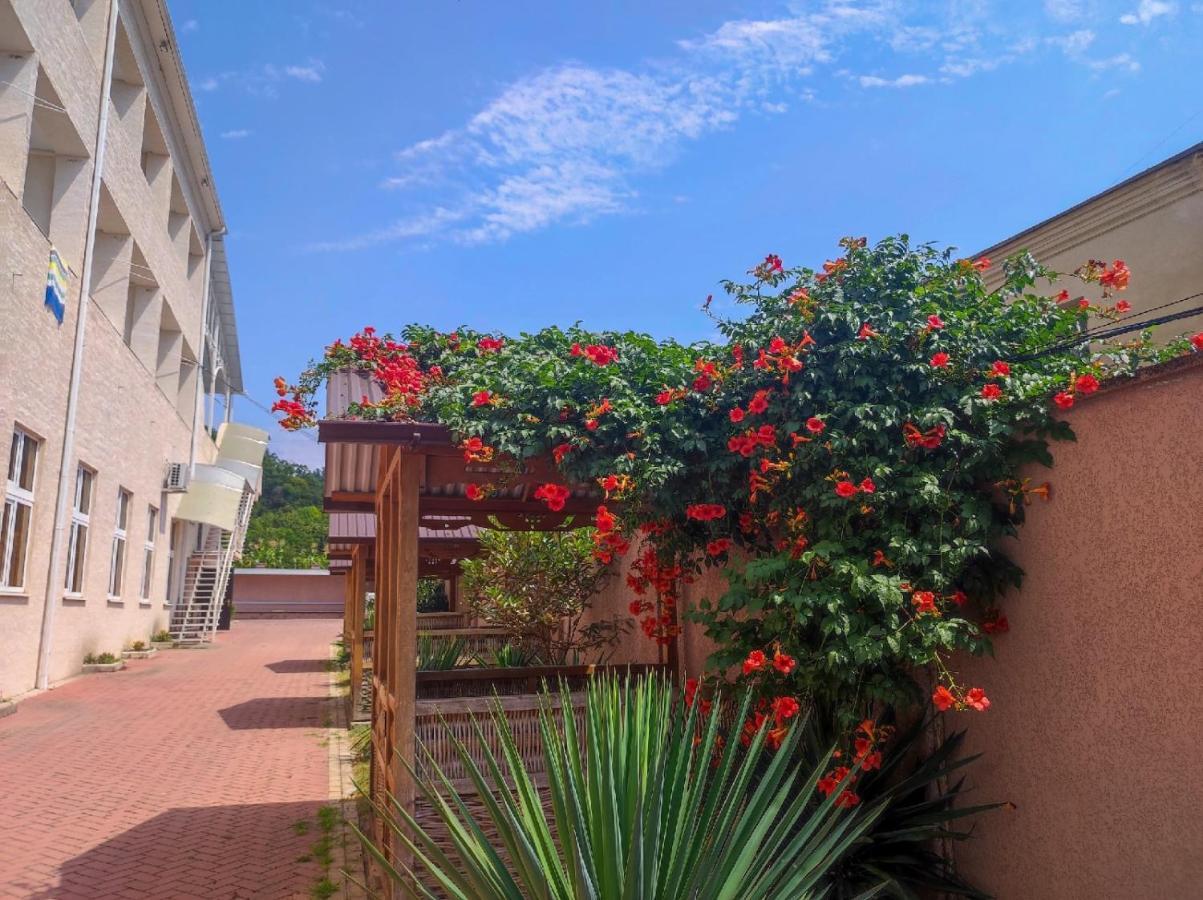 Отель Адунеи Сухум Exterior photo